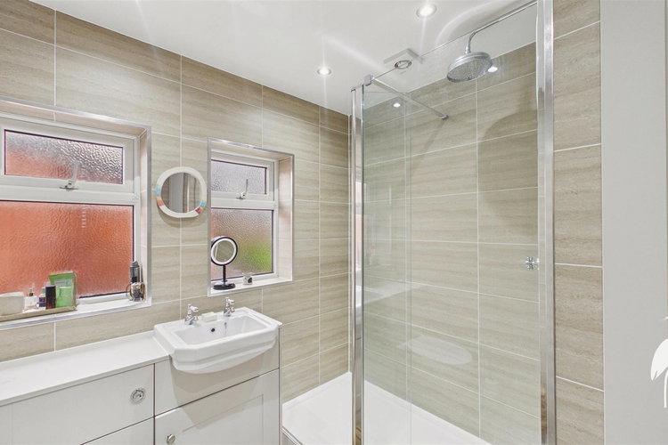 Shower Room - Picture 21 of 25