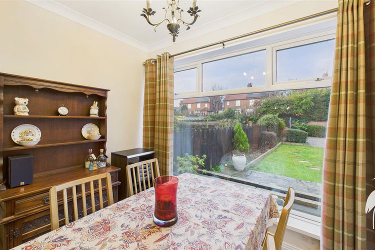 Lounge/Dining Room - Picture 8 of 26