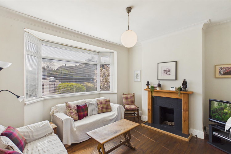 Lounge - Picture 2 of 23