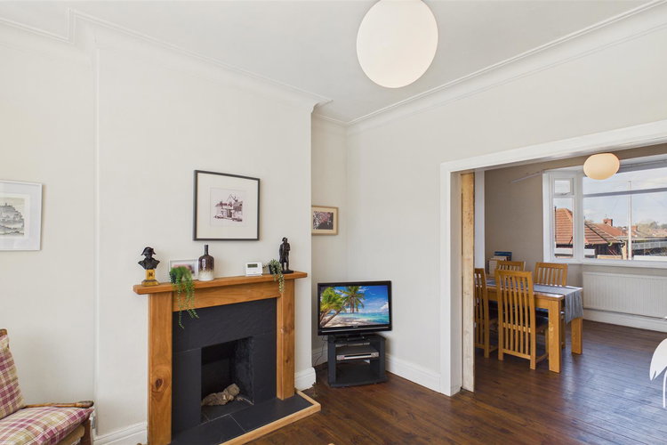 Lounge - Picture 3 of 23