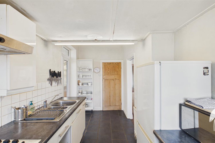 Kitchen - Picture 7 of 23