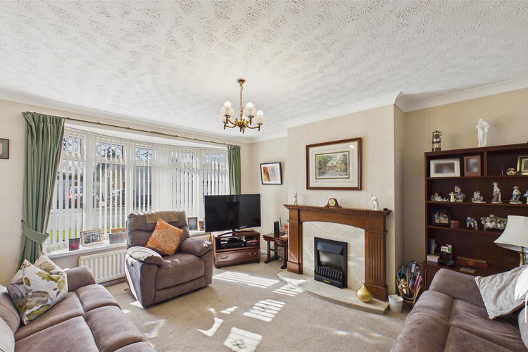 Lounge - Picture 2 of 29