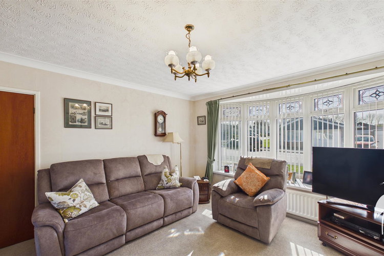 Lounge - Picture 3 of 29