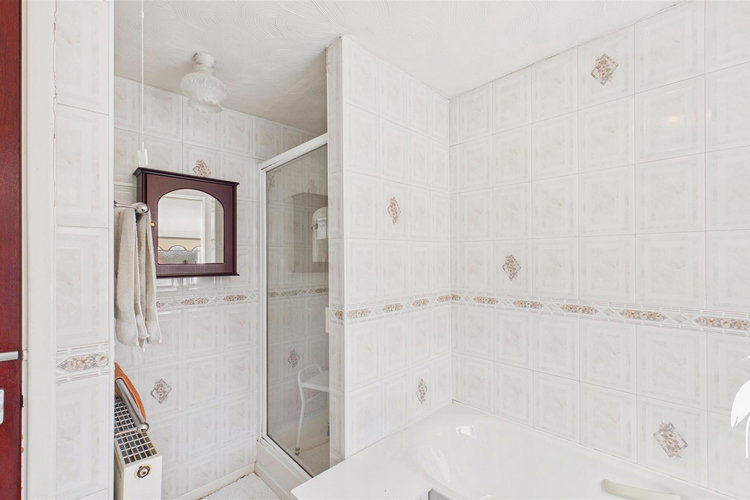 Bathroom - Picture 25 of 29