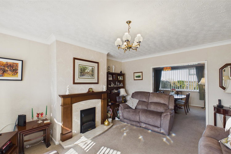 Lounge - Picture 4 of 29