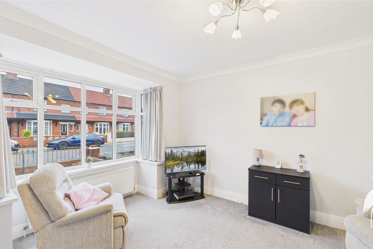 Lounge - Picture 2 of 12