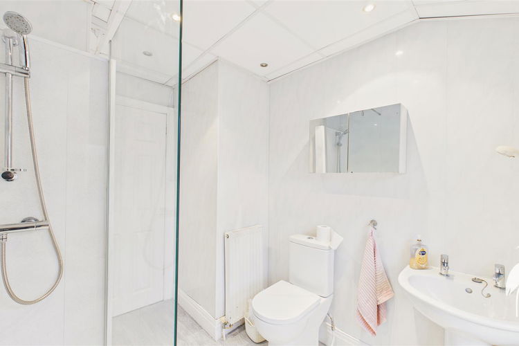 Shower Room - Picture 11 of 12