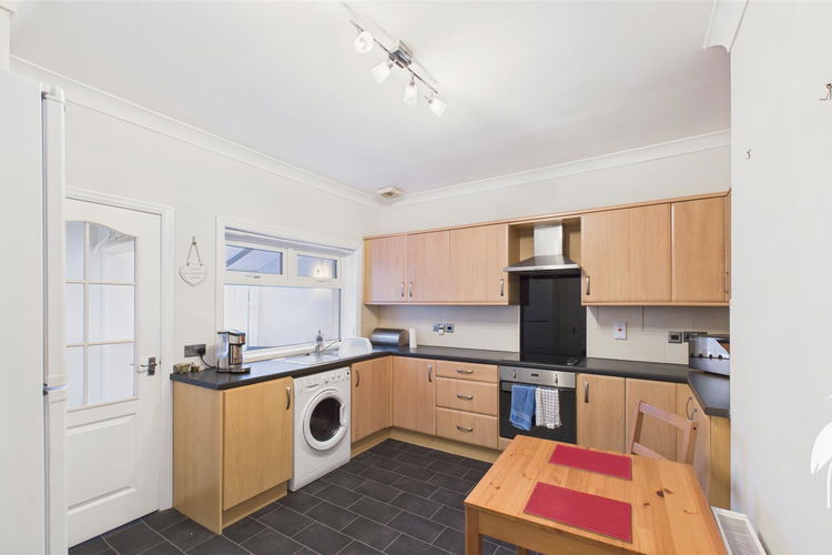 Kitchen - Picture 5 of 12