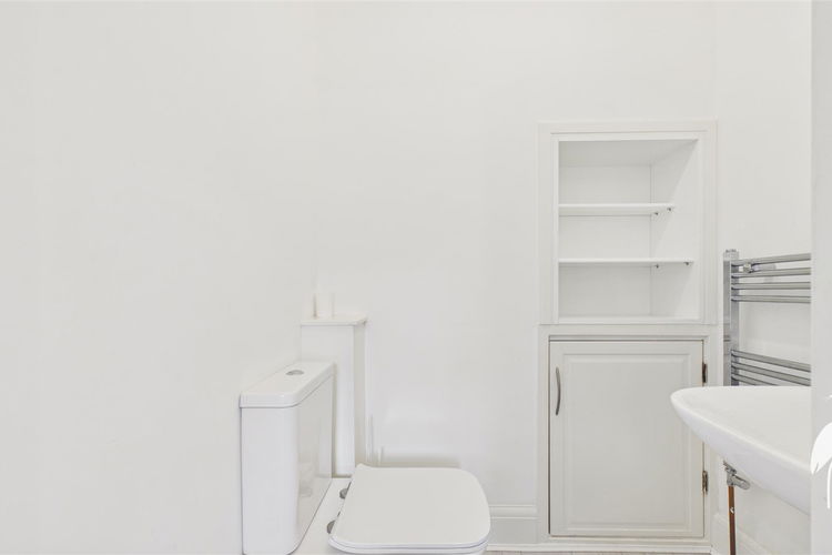 Downstairs WC - Picture 12 of 33