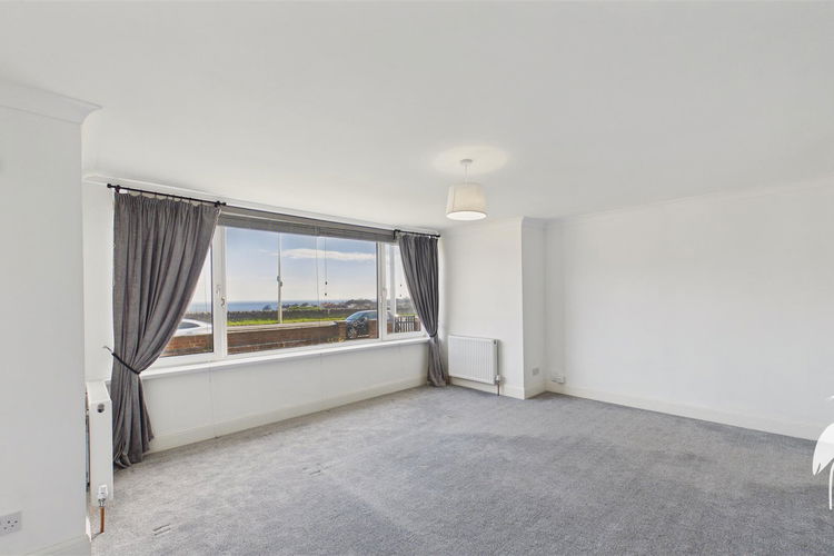 Lounge - Picture 3 of 33