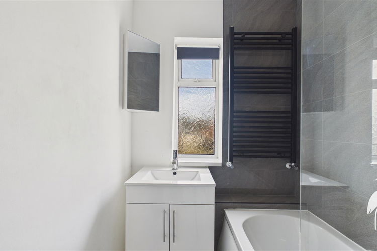 Bathroom - Picture 21 of 33