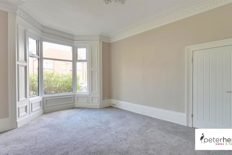 Lounge - Picture 3 of 19