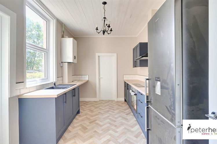 Kitchen - Picture 6 of 19