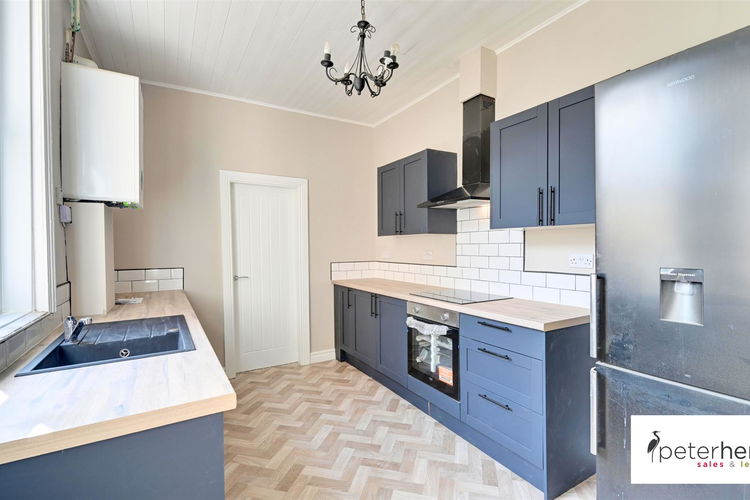 Kitchen - Picture 7 of 19