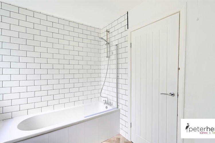 Bathroom - Picture 9 of 19