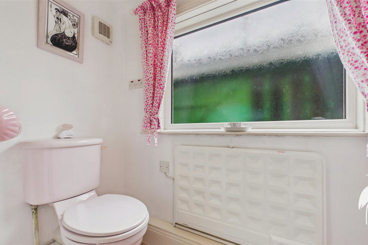 Ground Floor WC - Picture 12 of 37