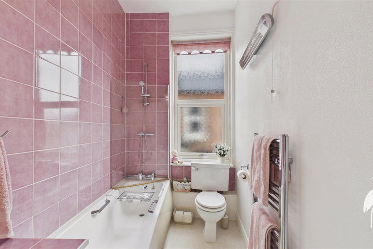 Bathroom - Picture 25 of 37