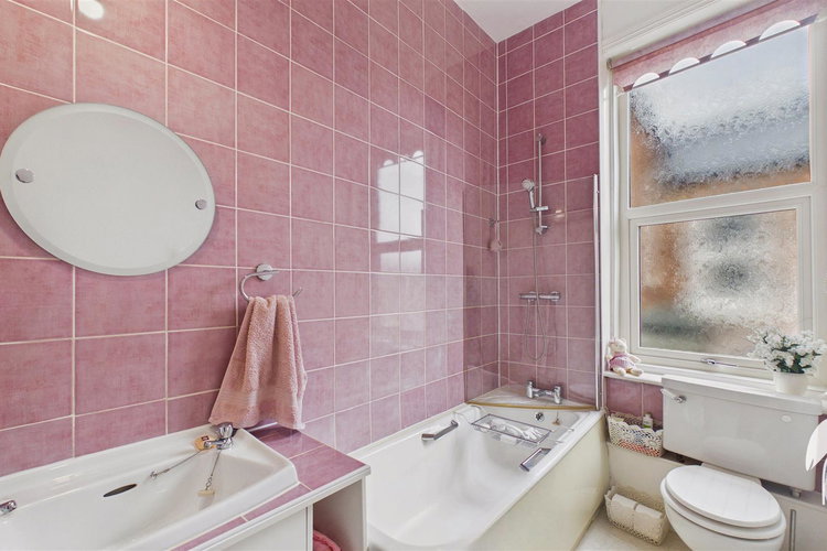 Bathroom - Picture 26 of 37