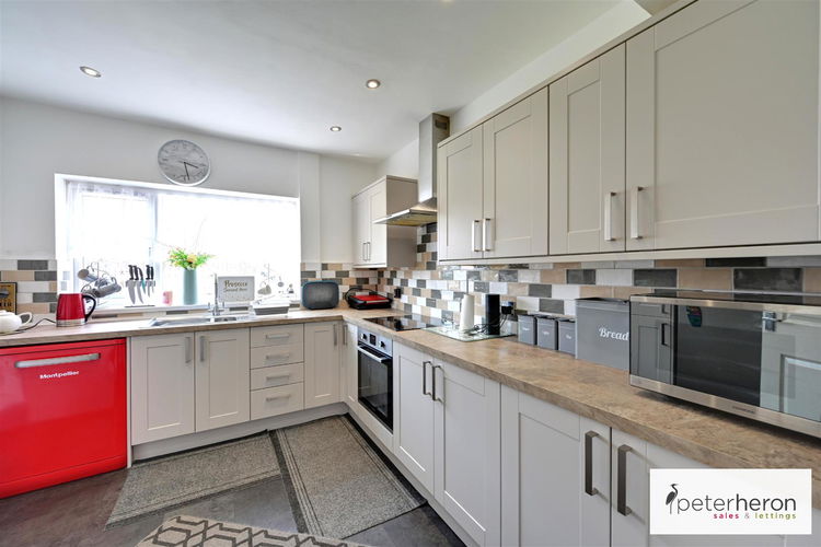 Kitchen - Picture 4 of 19
