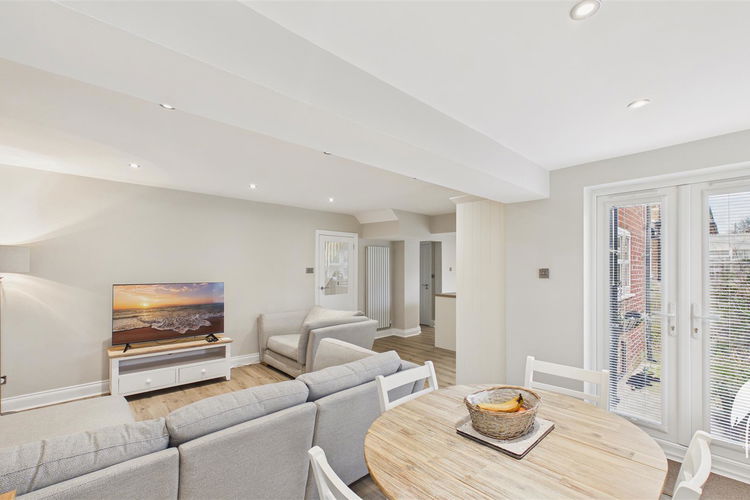 Living Area - Picture 5 of 27