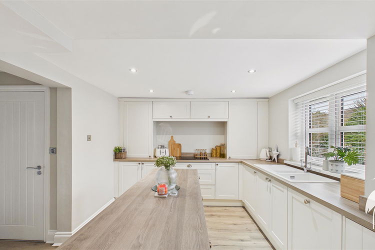 Kitchen Area - Picture 9 of 27