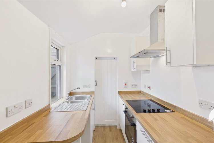 Kitchen - Picture 4 of 17