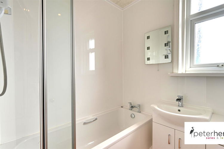 Bathroom - Picture 16 of 18