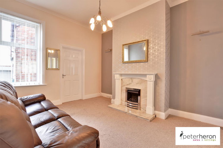 Lounge - Picture 2 of 12