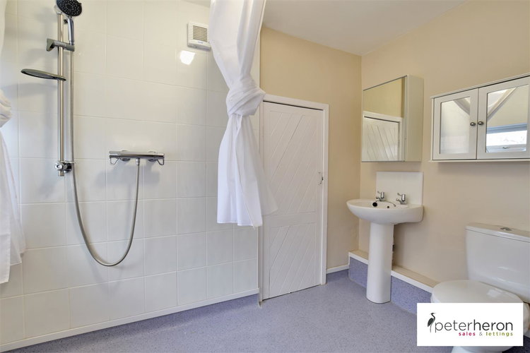 Wetroom/WC - Picture 10 of 12