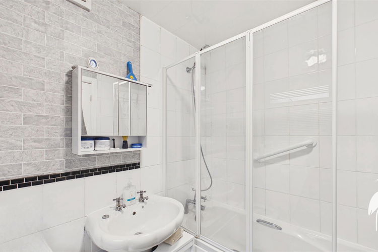 Bathroom - Picture 11 of 18