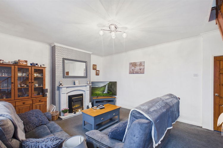 Lounge - Picture 4 of 18