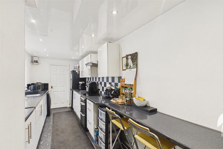 Kitchen - Picture 6 of 18