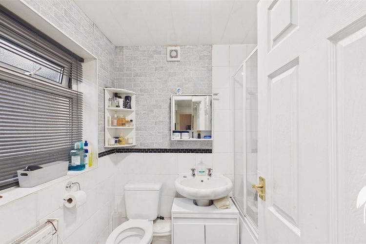 Bathroom - Picture 10 of 18