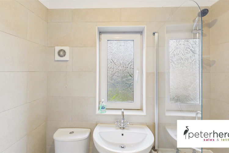 Bathroom - Picture 16 of 19