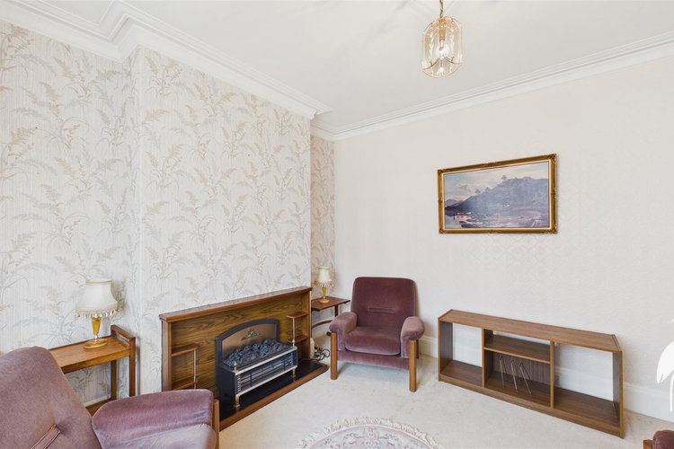 Lounge - Picture 4 of 25