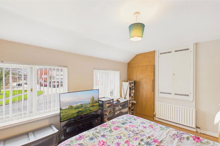 Bedroom 1 - Picture 14 of 21