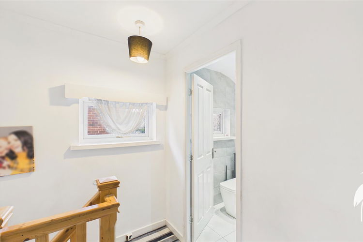 First Floor Landing - Picture 17 of 21