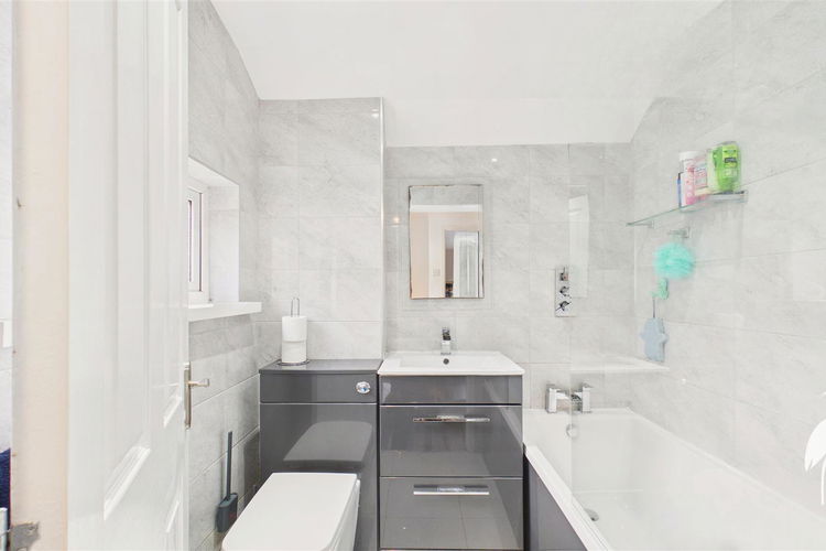 Bathroom - Picture 18 of 21