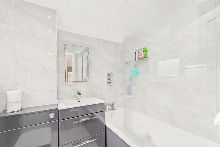 Bathroom - Picture 19 of 21