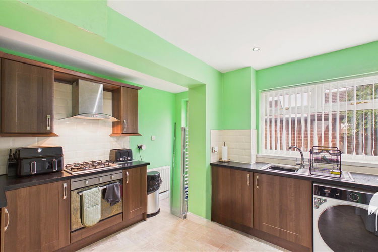 Kitchen - Picture 6 of 21