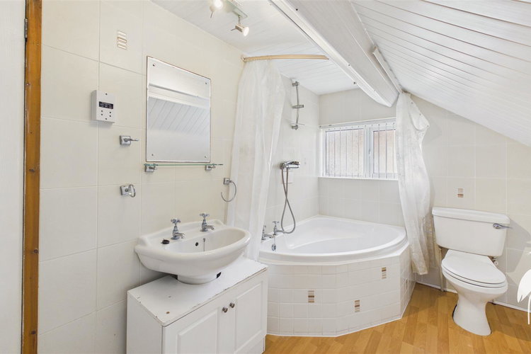 Bathroom - Picture 20 of 24