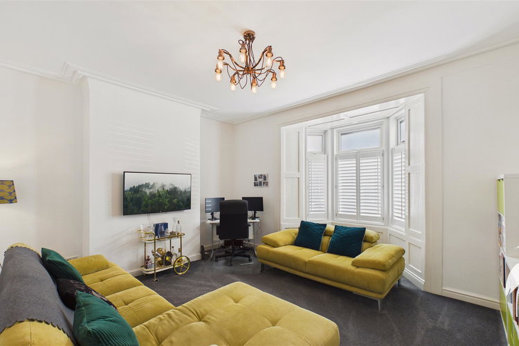 Lounge - Picture 2 of 24