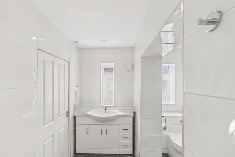 Bathroom - Picture 11 of 24