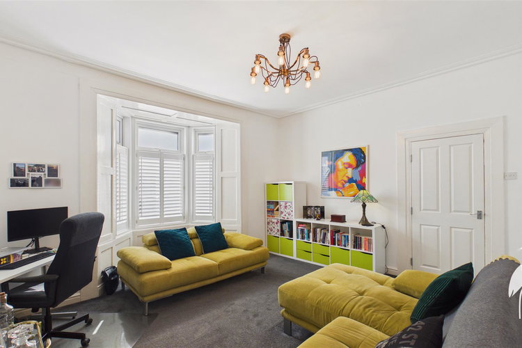 Lounge - Picture 3 of 24