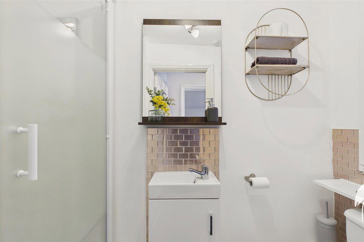 Shower Room - Picture 21 of 24