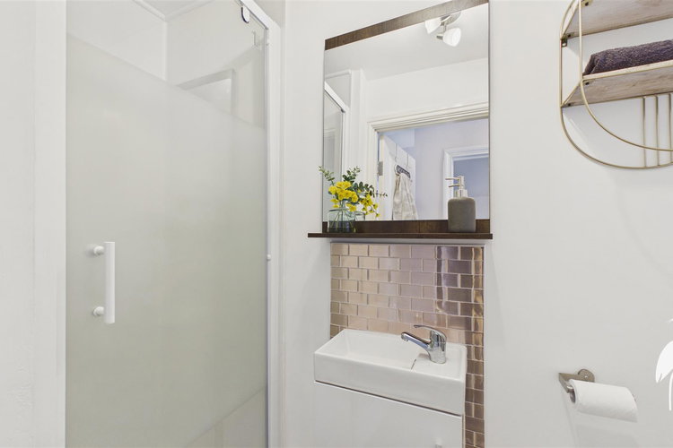 Shower Room - Picture 22 of 24