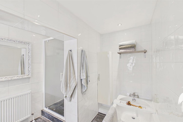 Bathroom - Picture 9 of 24