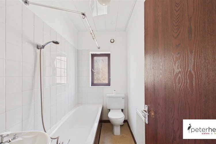 Bathroom - Picture 14 of 15
