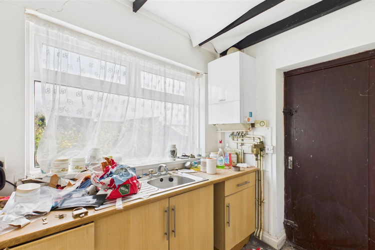 Kitchen - Picture 3 of 10