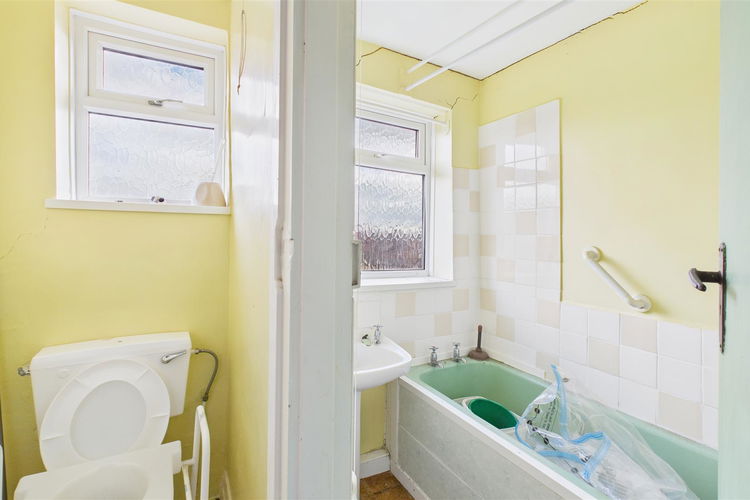 Bathroom - Picture 8 of 10